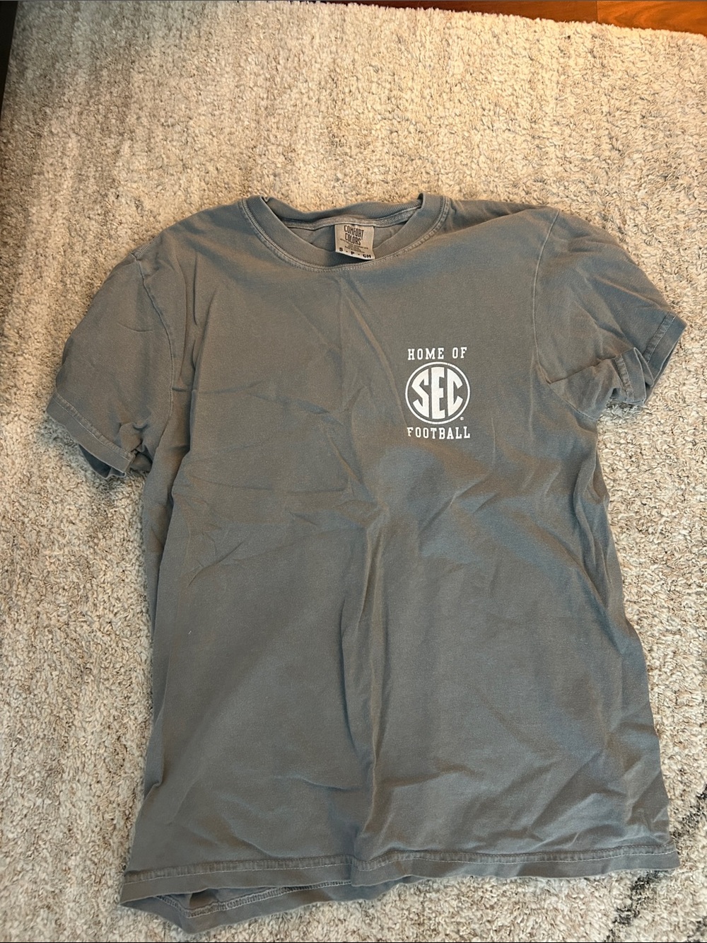 Comfort Colors Short-Sleeve Tee in Gray with White SEC Chest Graphic